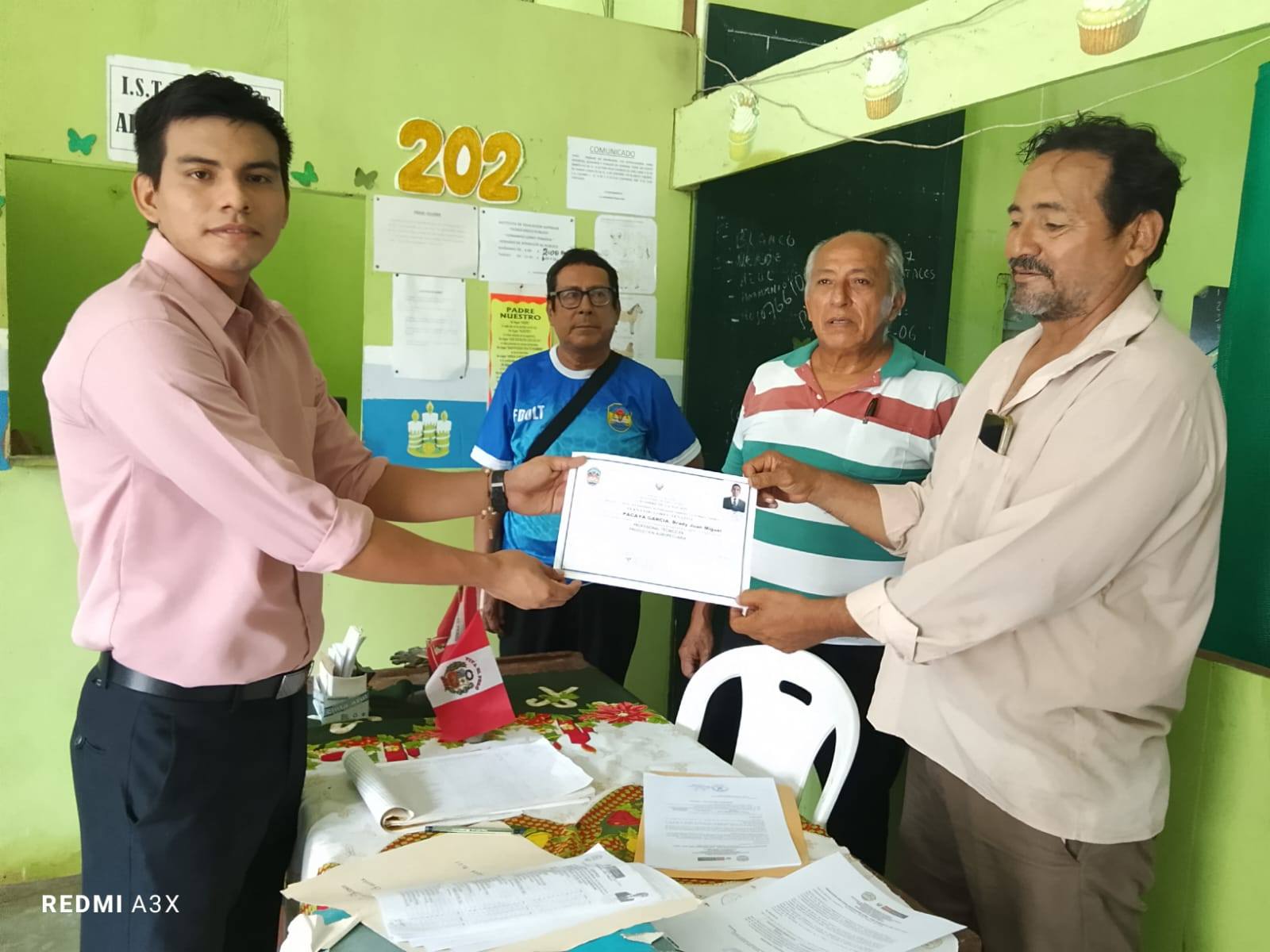 l I.E.S.T.P. "FERNANDO LORES TENAZOA" hace entrega de su título de profesional técnico en PRODUCCIÓN AGROPECUARIA 🚜 🌳